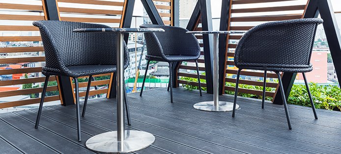 Aluminium oder Holz – welches Material erfüllt deinen Traum vom Balkon? picture ean50 GmbH