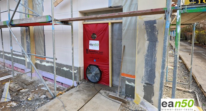 Warum ist eine Luftdichtheitsmessung durch Blower Door Test bei Neubauten so wichtig? picture ean50 GmbH