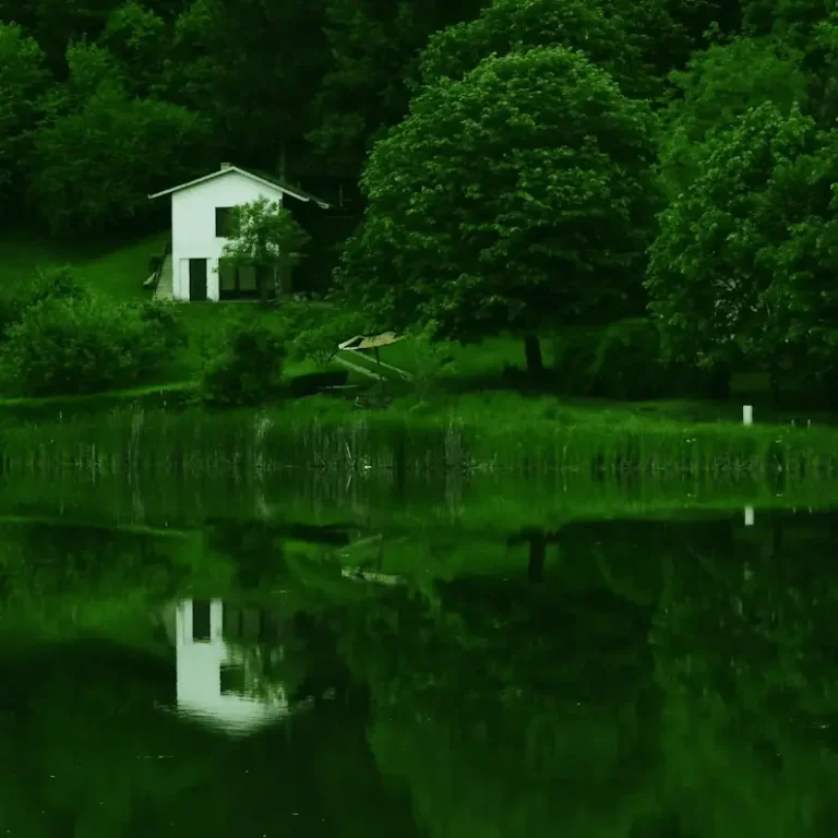 Kleines Einfamilienhaus im Grünen am See