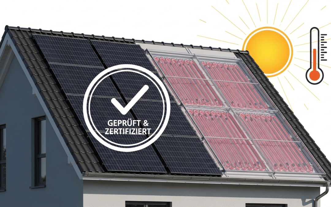 Hausdach mit geprüften und zertifizierten Solarmodulen und Solarthermie-Anlagen zur umweltfreundlichen Energiegewinnung bei Sonnenschein