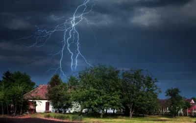 Wetterfestes Haus: Hitzeschutz und Hochwasserschutz bei der Sanierung richtig planen